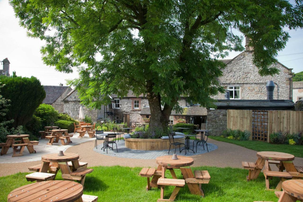 Отель Devonshire Arms Хартингтон Экстерьер фото